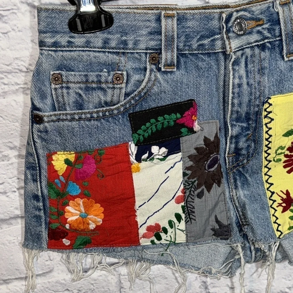 Urban Renewal Boho Floral Patch Upcycled Denim Levi’s Distressed Jean Shorts NWT